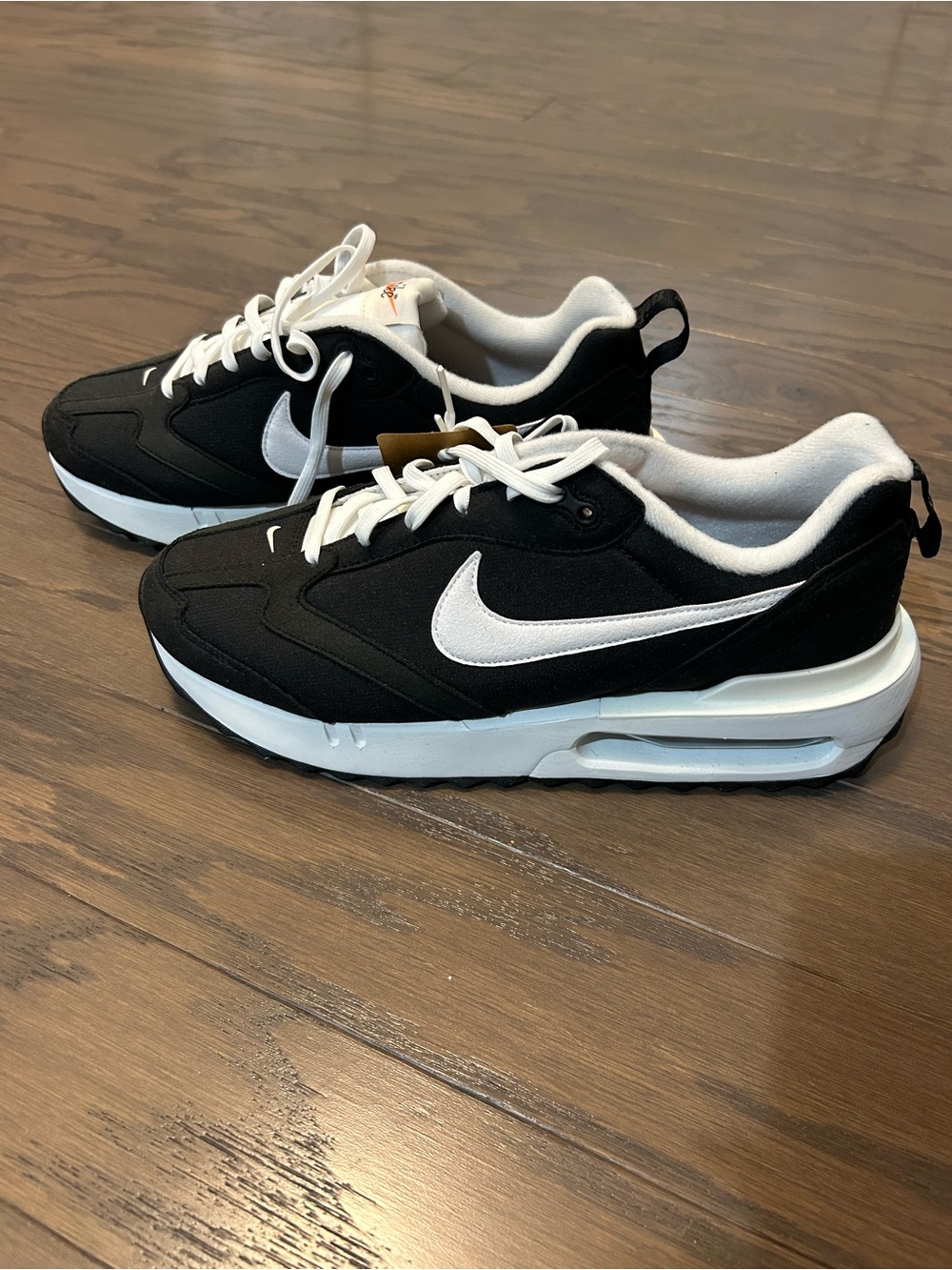 Nike Dawn Black and White Men's Air-Cushioned Athletic Sneakers
